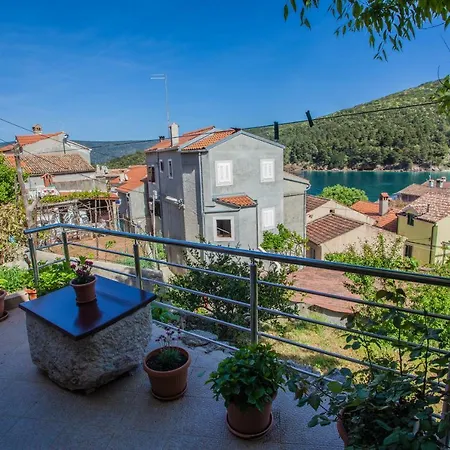 And Surdic Affittacamere Valun